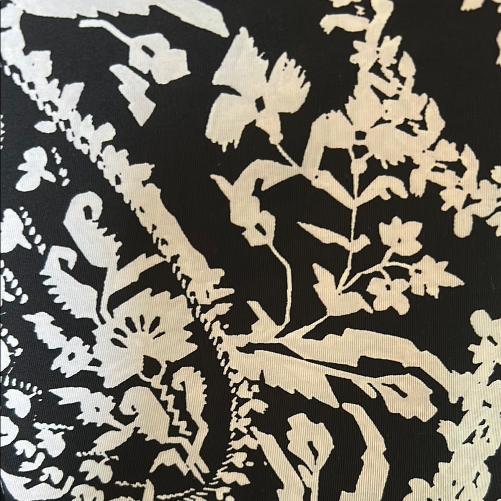 Black and White Patterned Leggings - Picture 2 of 4